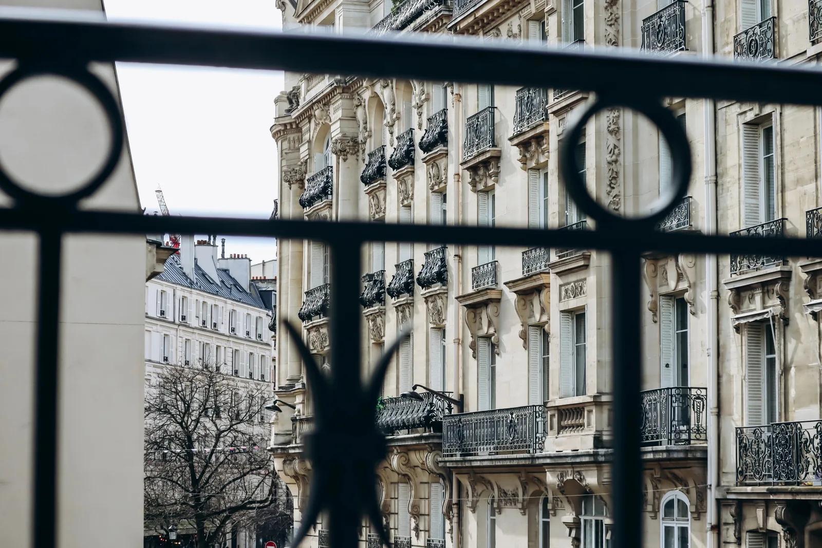 Rue et façades du centre de Vincennes, près du Château (94300)